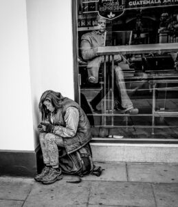 看護師が職場の人間関係を改善するために実践すべきポイントは？