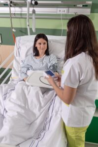 看護師がICUで直面する厳しい人間関係の解決法は？