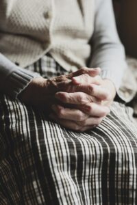 看護師のいじめはどんなあるあるがある？先輩の体験談から学ぶ対処法とは？